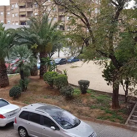 Tranquila, Agradable Cerca De Valencia En Vivienda Compartida Homestay
