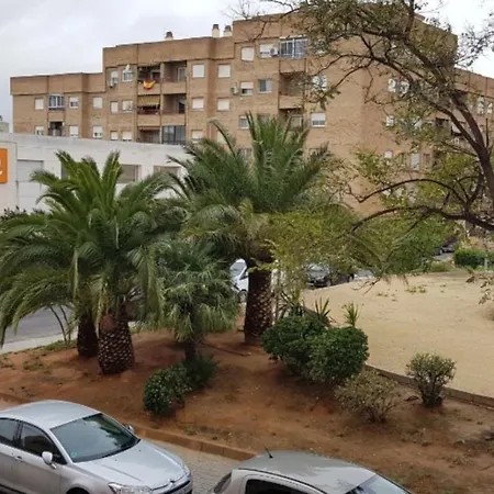 Tranquila, Agradable Cerca De Valencia En Vivienda Compartida Homestay *